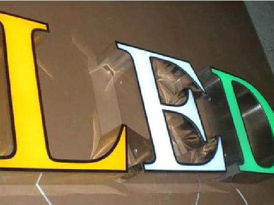 会昌介绍LED招牌的基础知识。